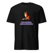 Erst die Katze, dann der Mensch – Lustiges Spruch T-Shirt